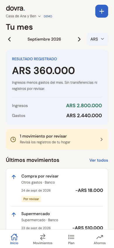 Spanish preview of Dovra’s mobile app: the Your month screen shows income, expenses, transactions to review and tabs for Plan and Savings.